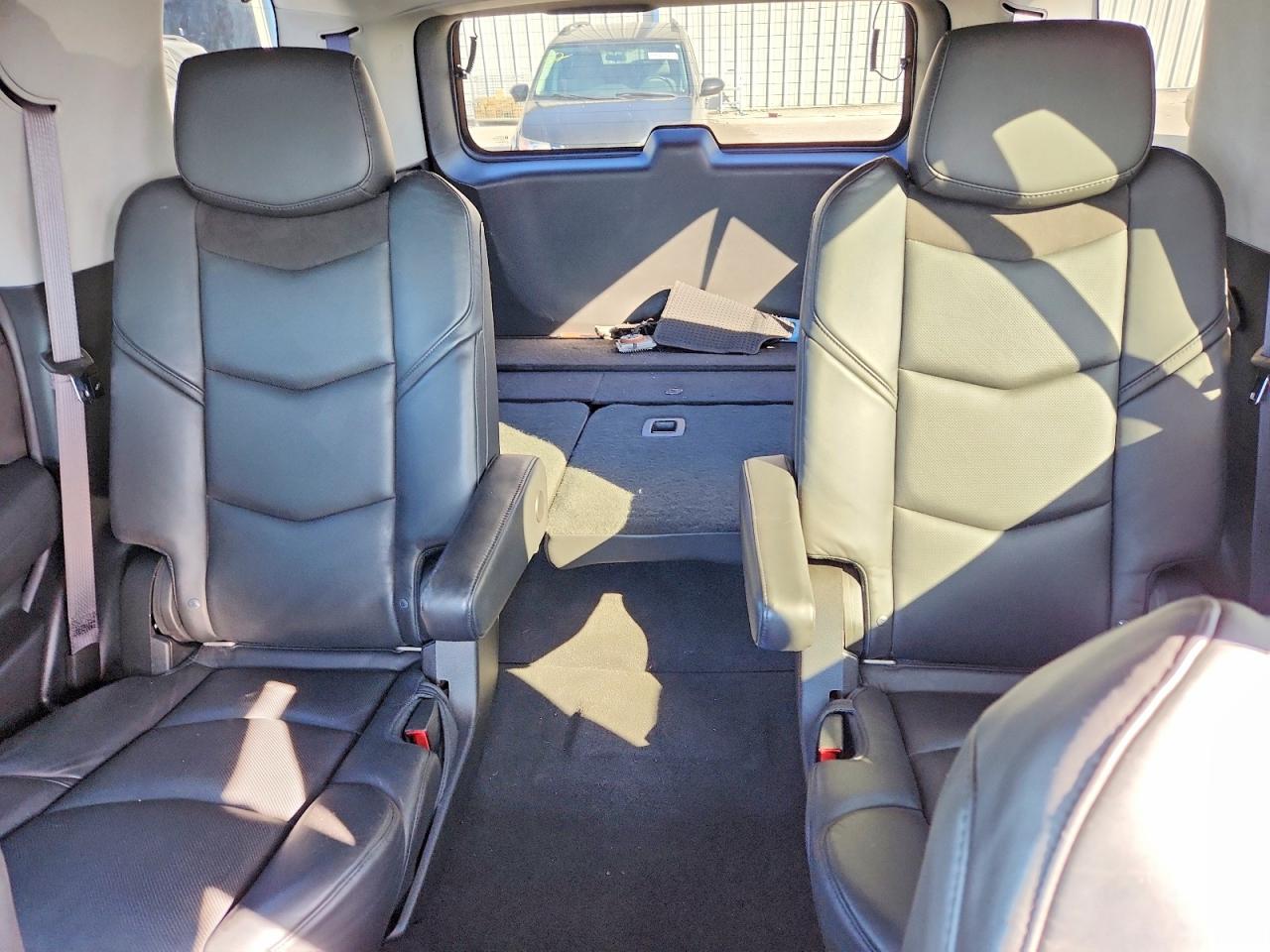 2015 CADILLAC ESCALADE photo 10