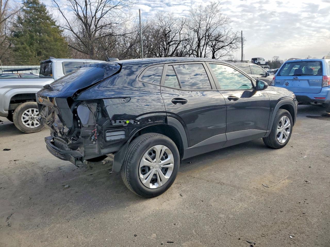 2025 CHEVROLET TRAX LS photo 3