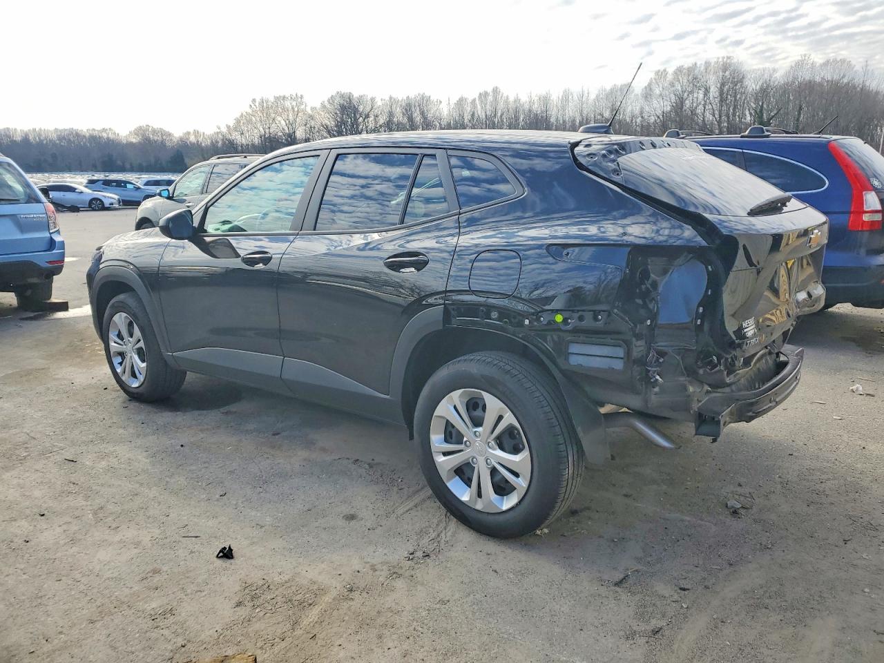 2025 CHEVROLET TRAX LS photo 2