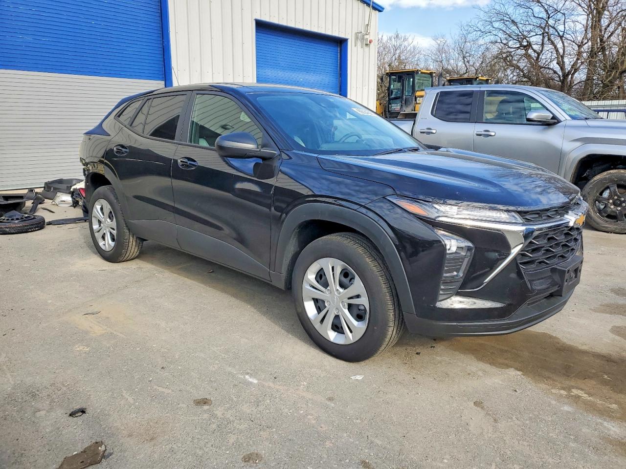 2025 CHEVROLET TRAX LS photo 4