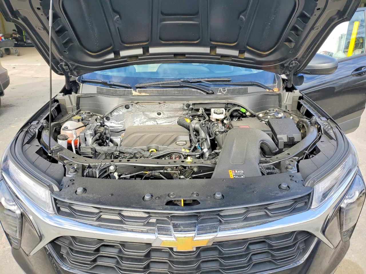 2025 CHEVROLET TRAX LS photo 12