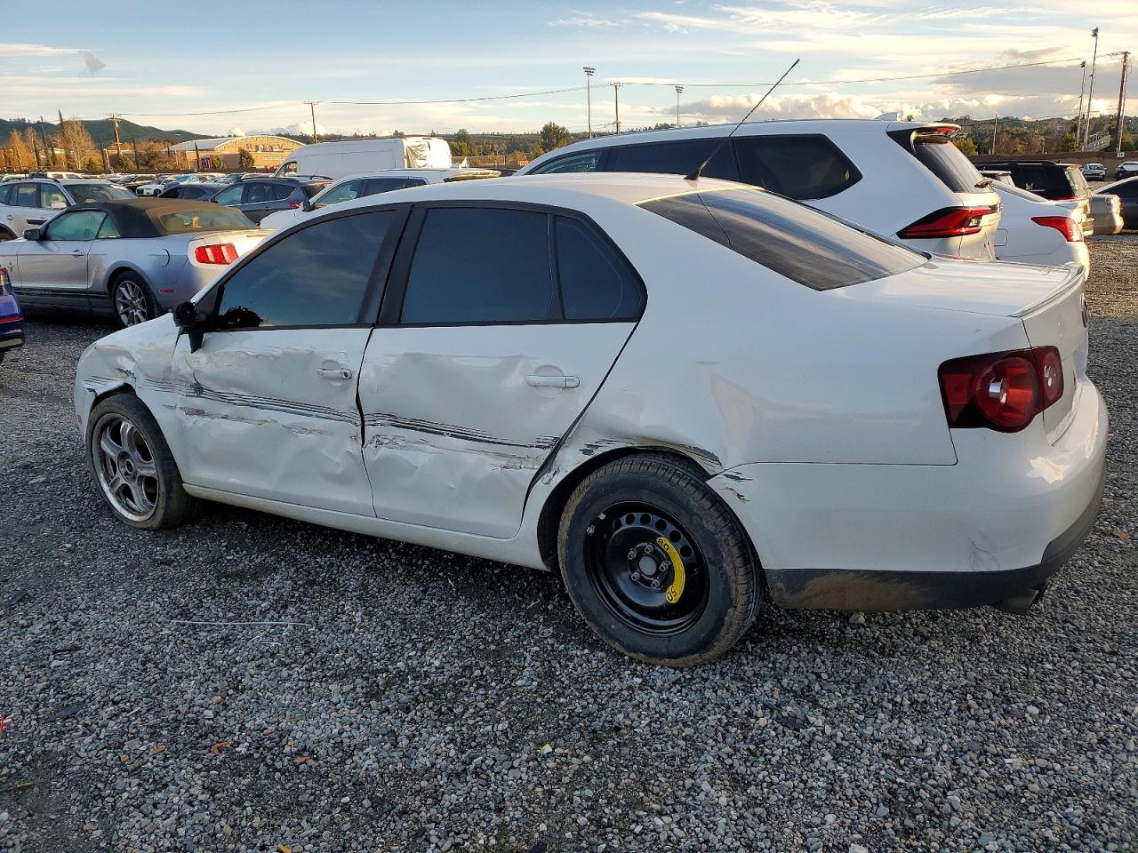 2009 VOLKSWAGEN JETTA S photo 2
