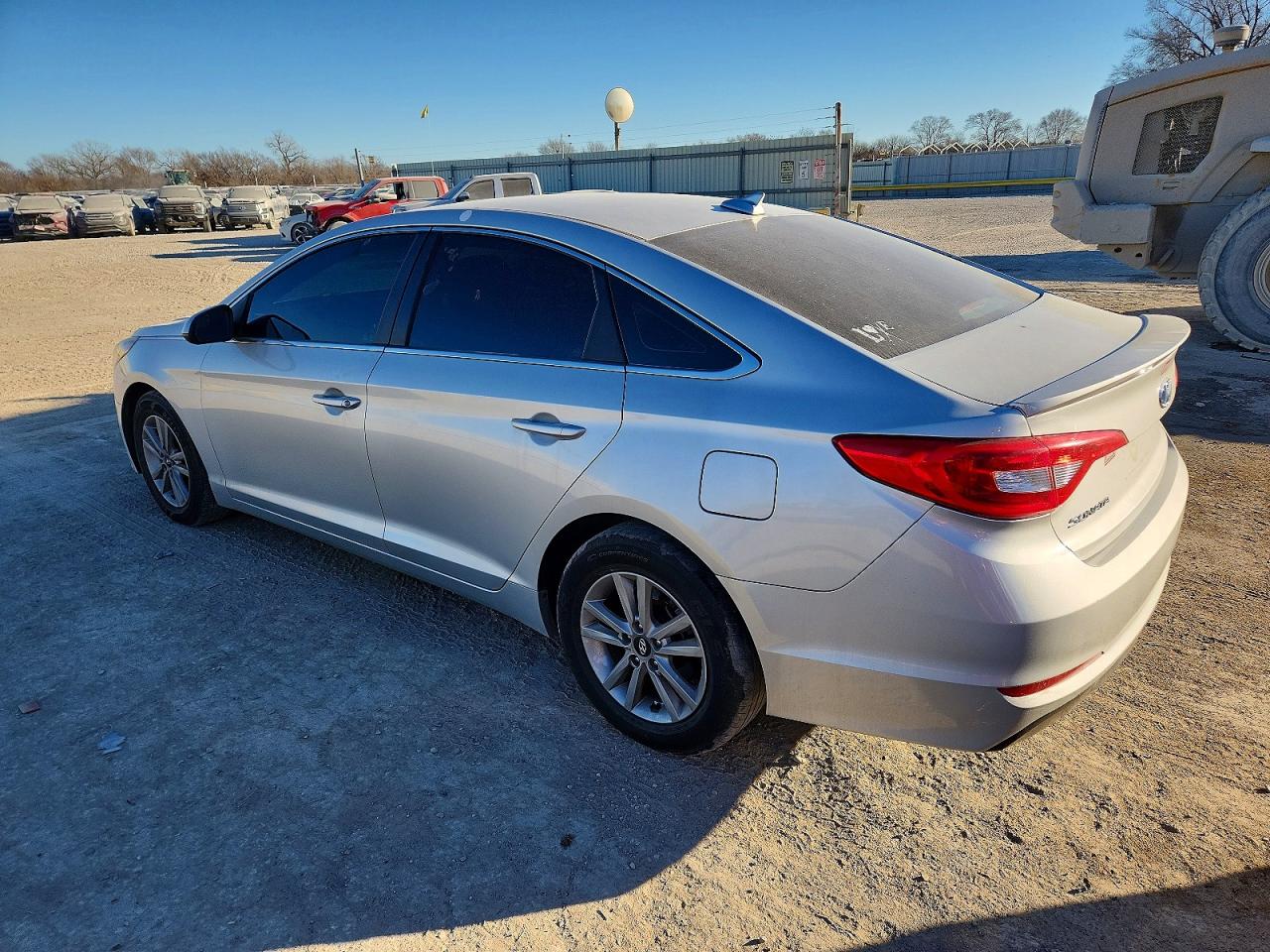 2015 HYUNDAI SONATA SE photo 2