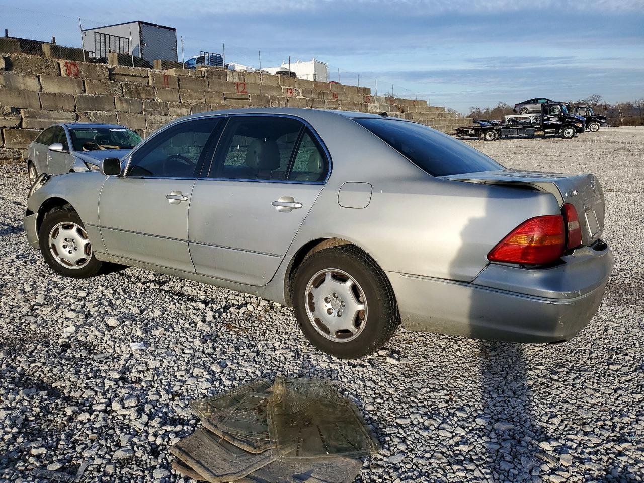 2002 LEXUS LS 430 photo 2