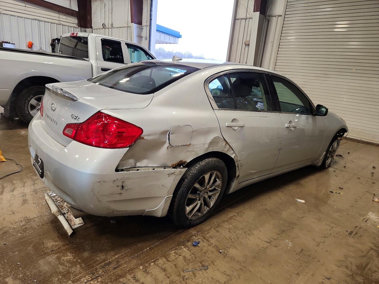 2009 INFINITI G37 photo 3