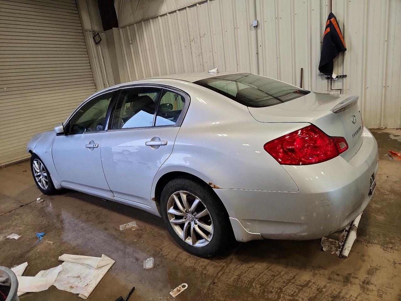 2009 INFINITI G37 photo 2