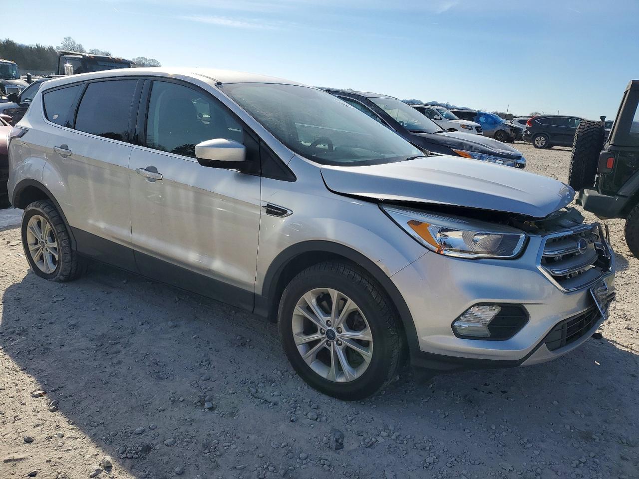 2017 FORD ESCAPE SE photo 4