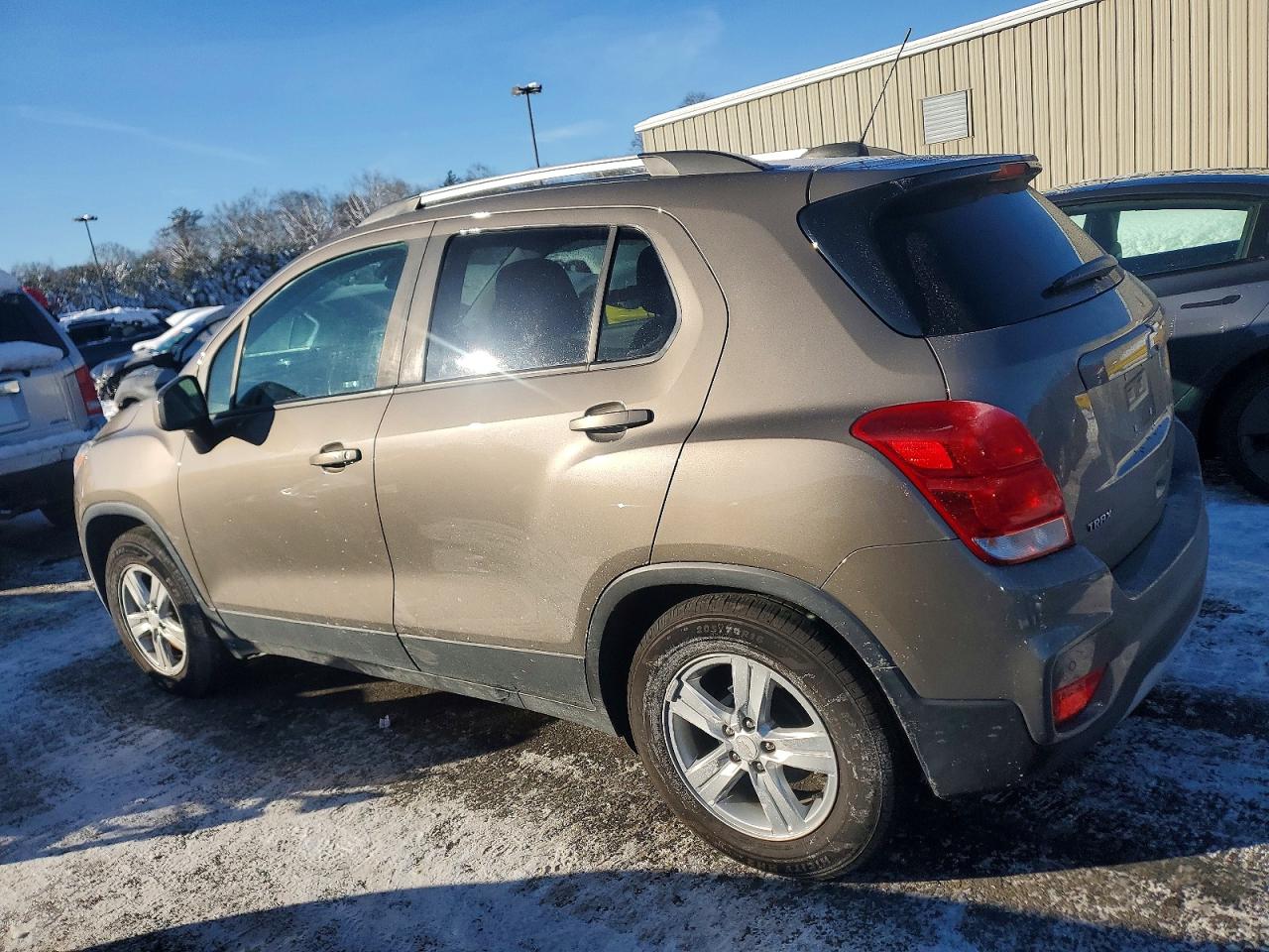 2021 CHEVROLET TRAX 1LT photo 3