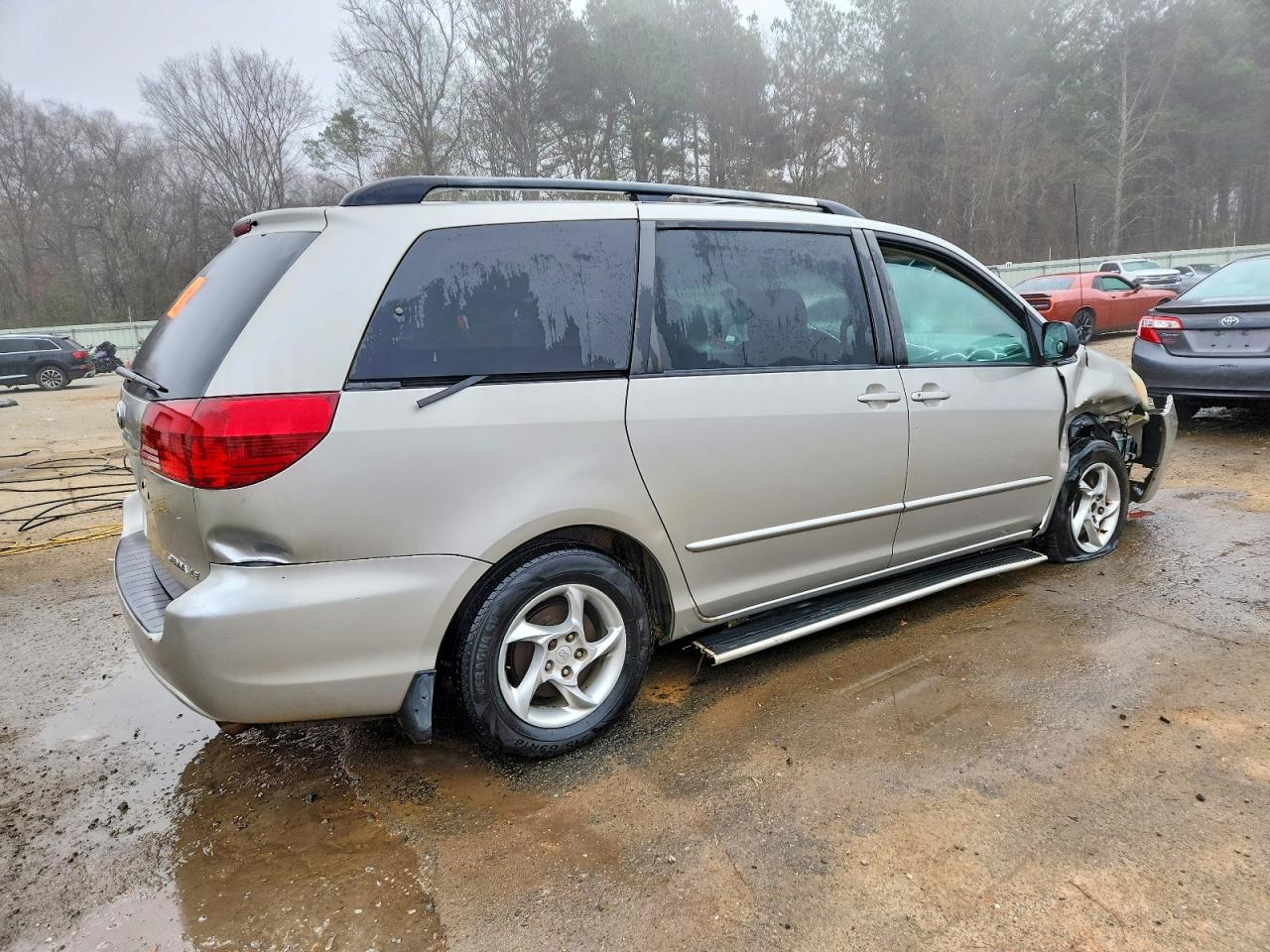2004 TOYOTA SIENNA LE 8 PASSENGER photo 3