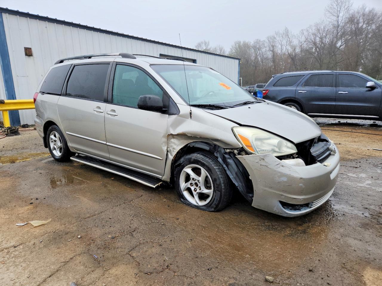 2004 TOYOTA SIENNA LE 8 PASSENGER photo 4