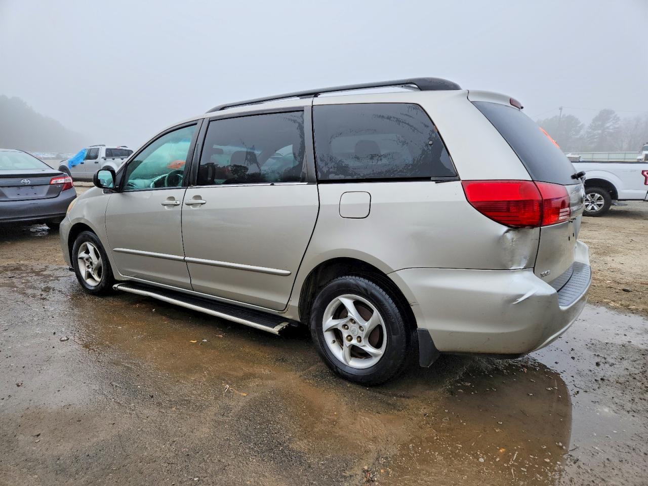 2004 TOYOTA SIENNA LE 8 PASSENGER photo 2