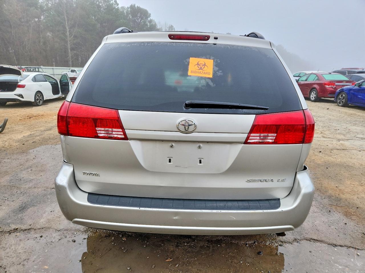 2004 TOYOTA SIENNA LE 8 PASSENGER photo 6