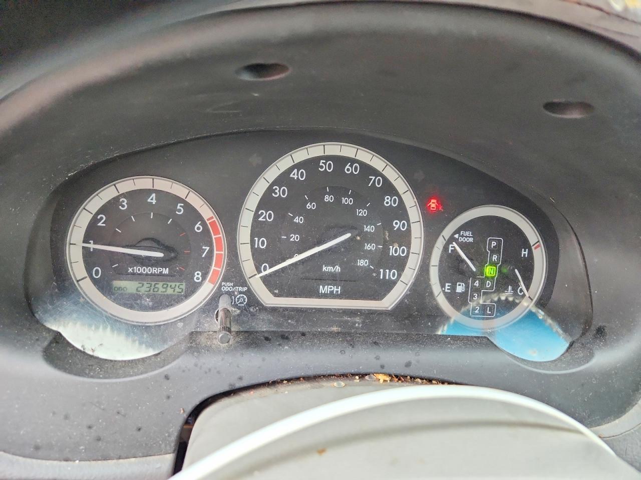 2004 TOYOTA SIENNA LE 8 PASSENGER photo 9