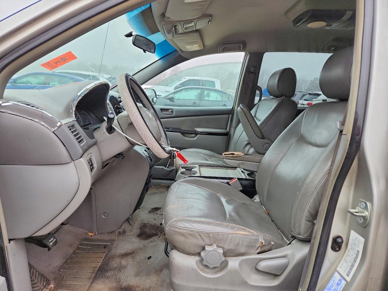2004 TOYOTA SIENNA LE 8 PASSENGER photo 7