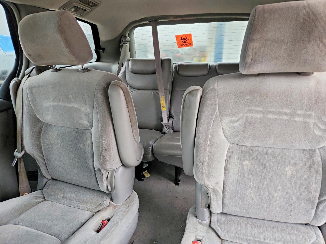 2004 TOYOTA SIENNA LE 8 PASSENGER photo 10