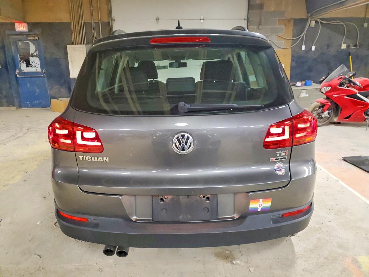2016 VOLKSWAGEN TIGUAN S photo 6