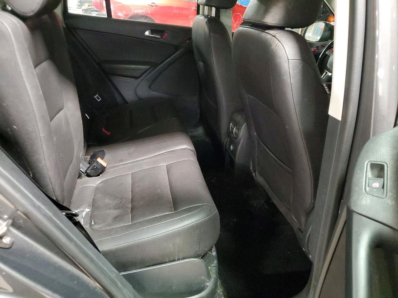 2016 VOLKSWAGEN TIGUAN S photo 11