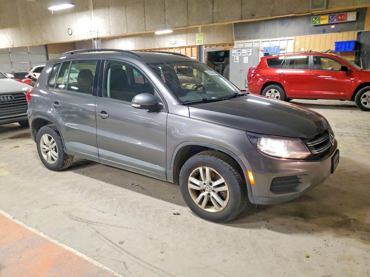 2016 VOLKSWAGEN TIGUAN S photo 4