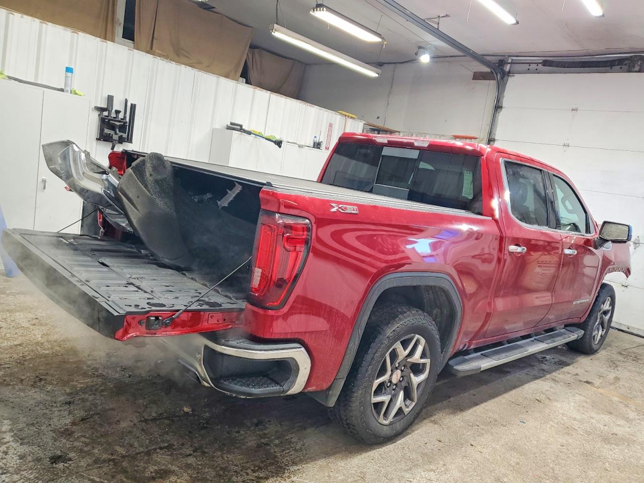 2025 GMC SIERRA K1500 SLT photo 7