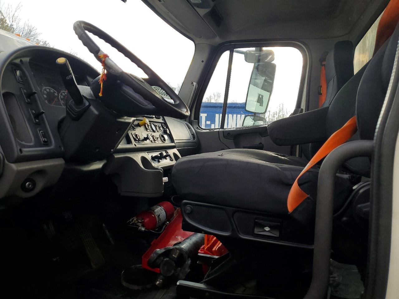 2019 FREIGHTLINER M2 106 MED - BOX TRUCK photo 7