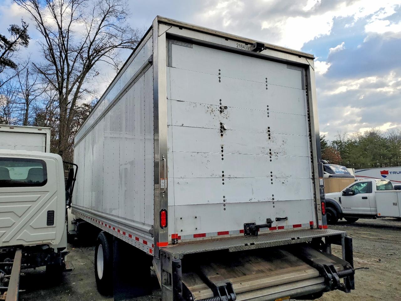 2019 FREIGHTLINER M2 106 MED - BOX TRUCK photo 2