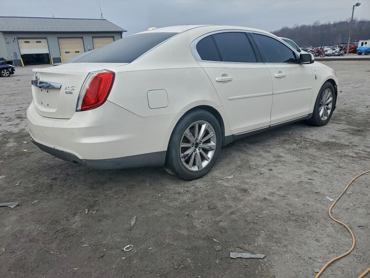 2009 LINCOLN MKS photo 3
