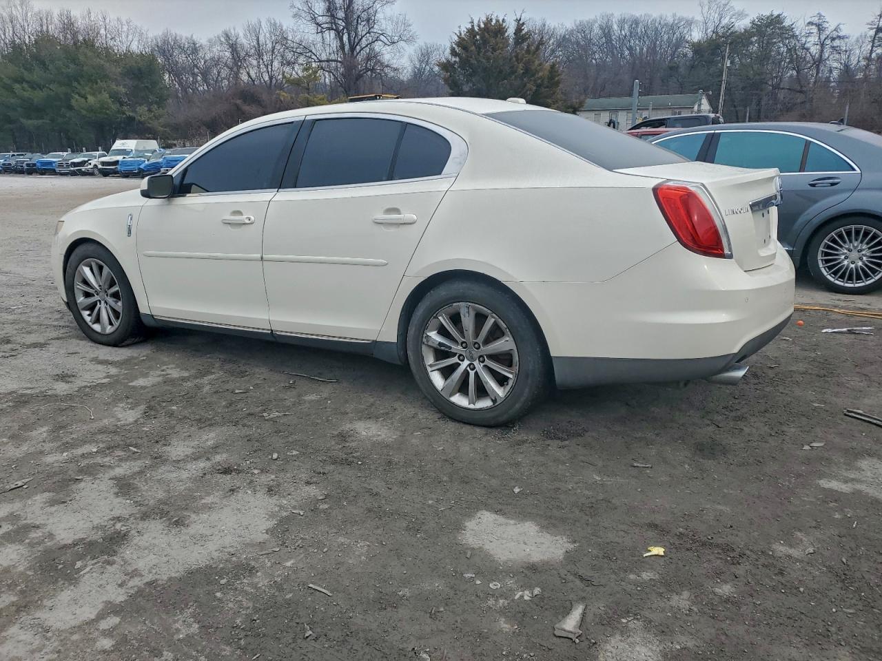 2009 LINCOLN MKS photo 2