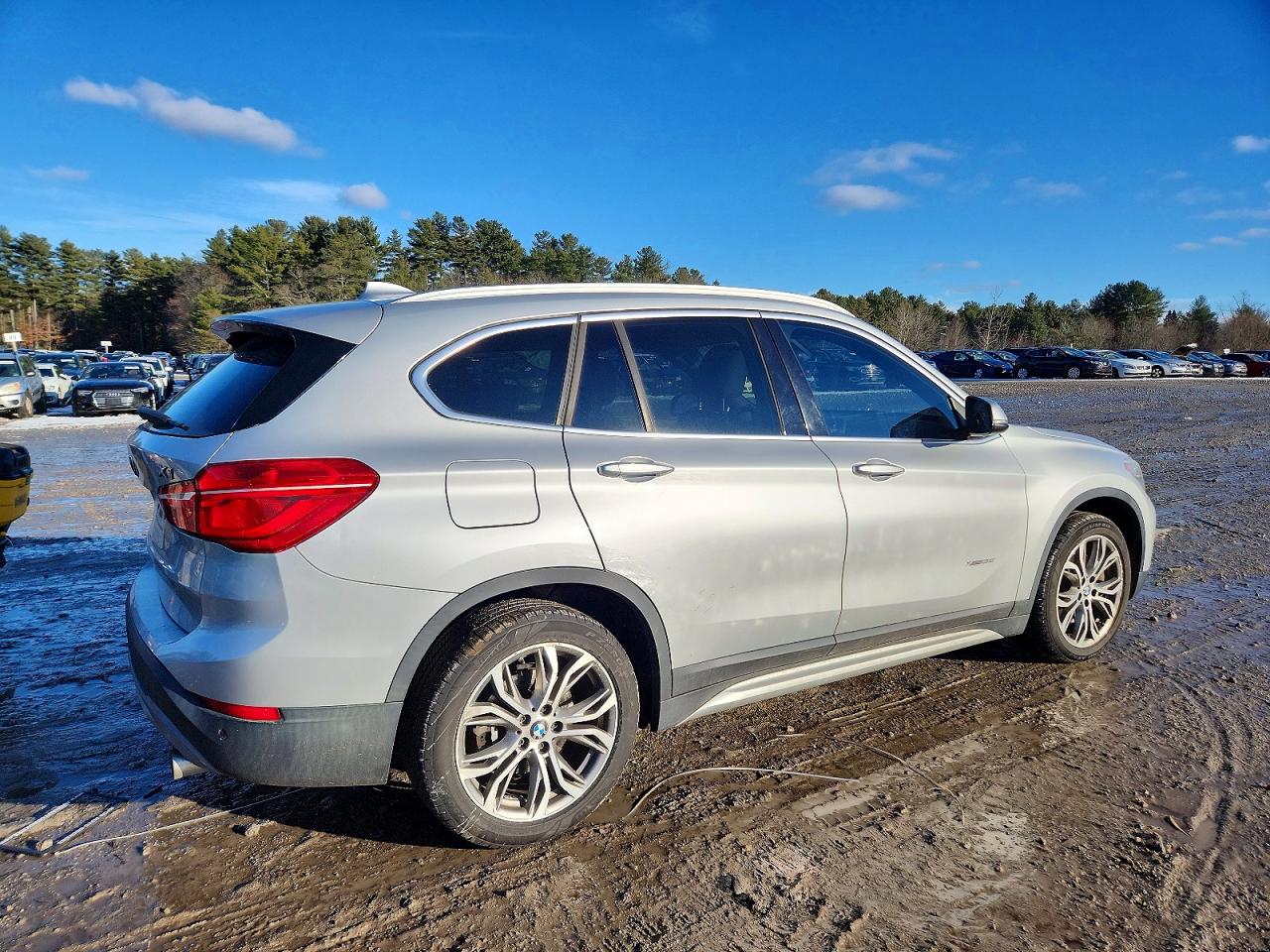 2016 BMW X1 XDRIVE28I photo 3