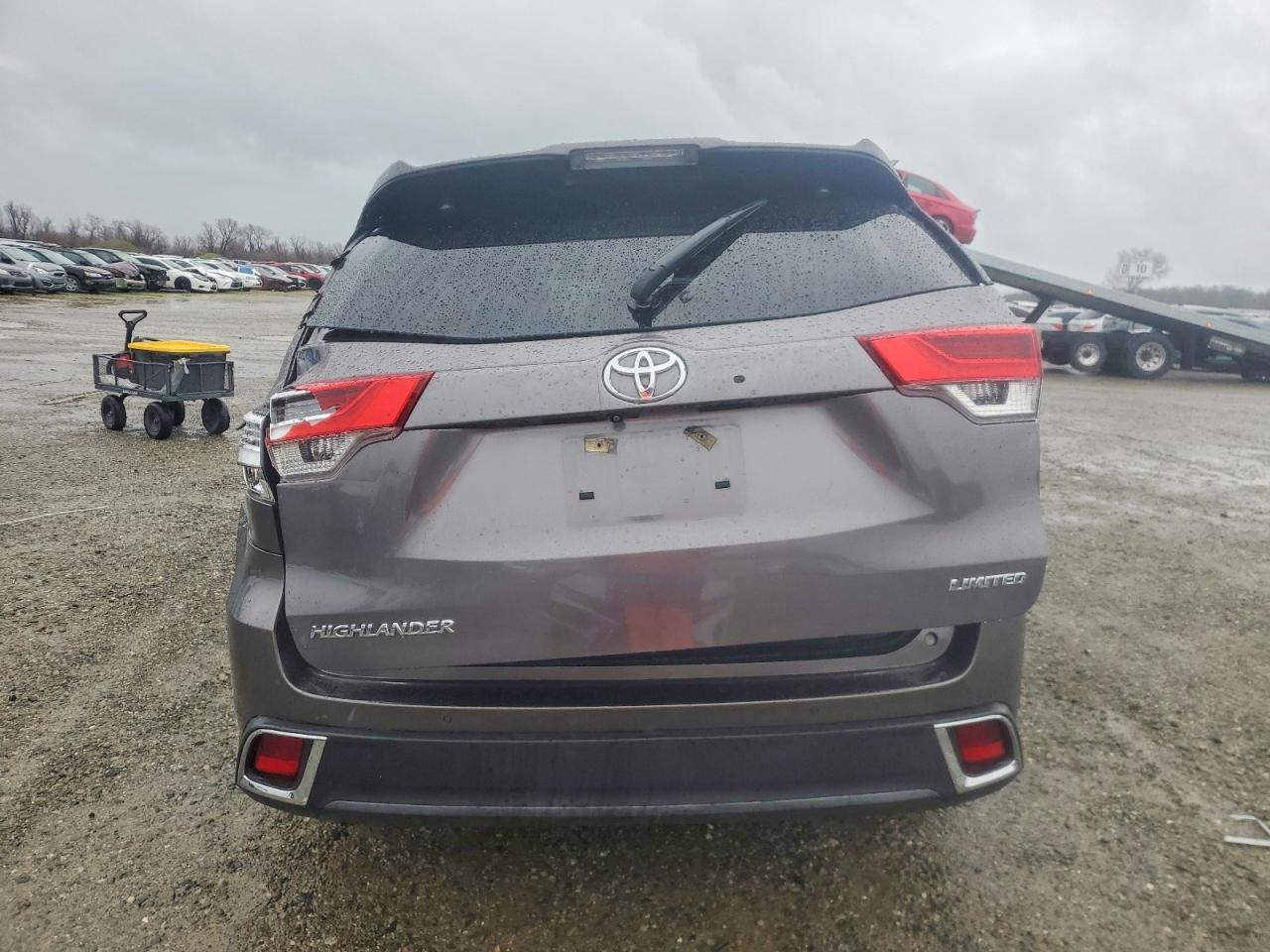 2017 TOYOTA HIGHLANDER LIMITED photo 6