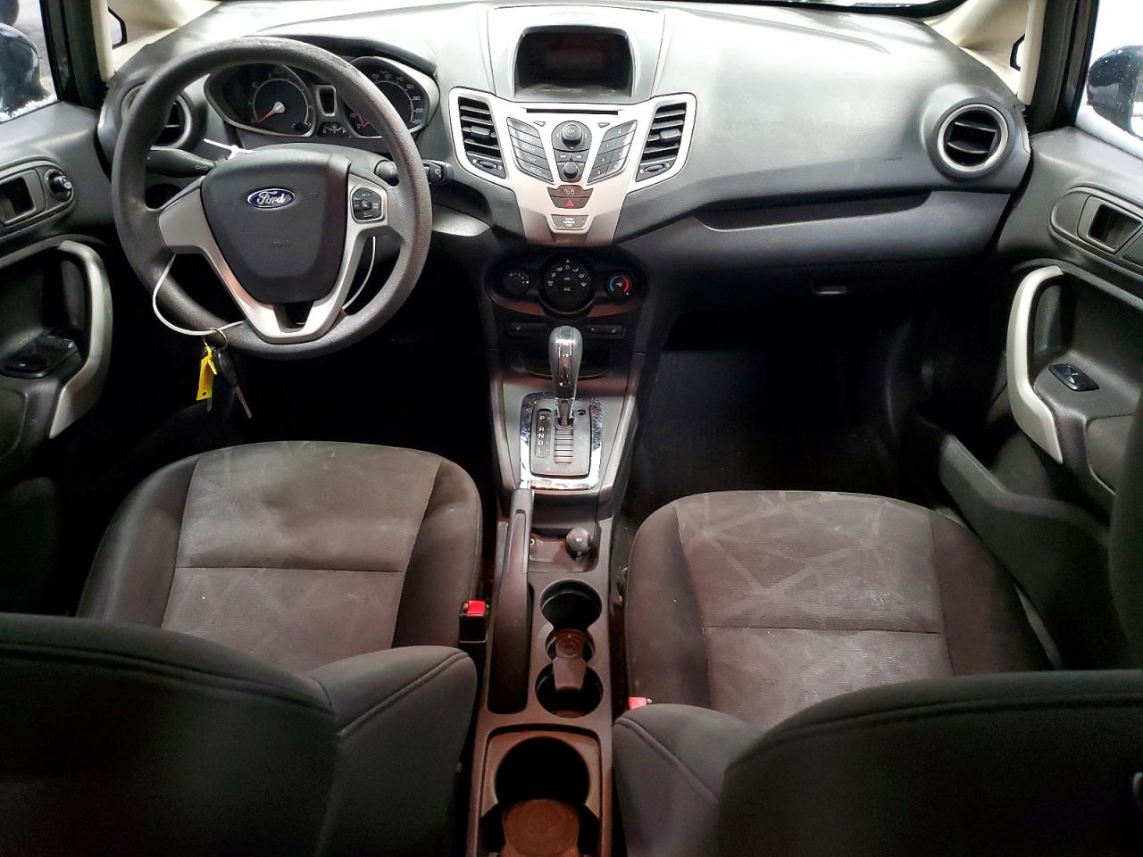 2011 FORD FIESTA SE photo 8