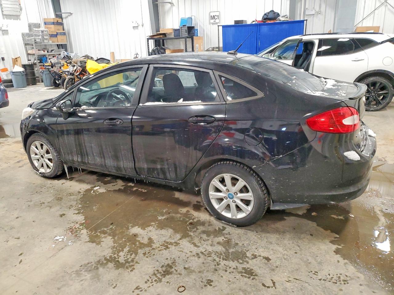 2011 FORD FIESTA SE photo 2
