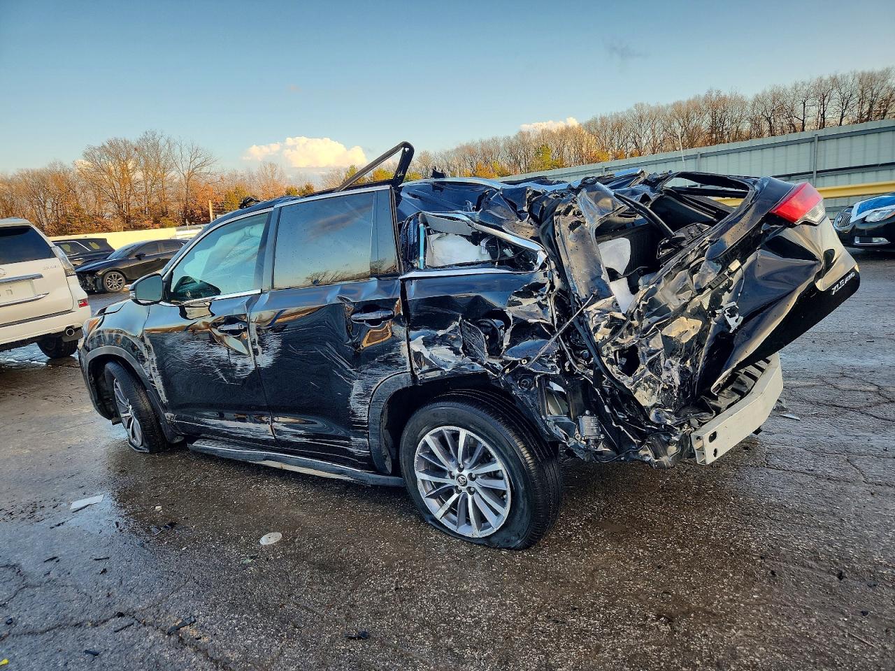 2017 TOYOTA HIGHLANDER XLE photo 2