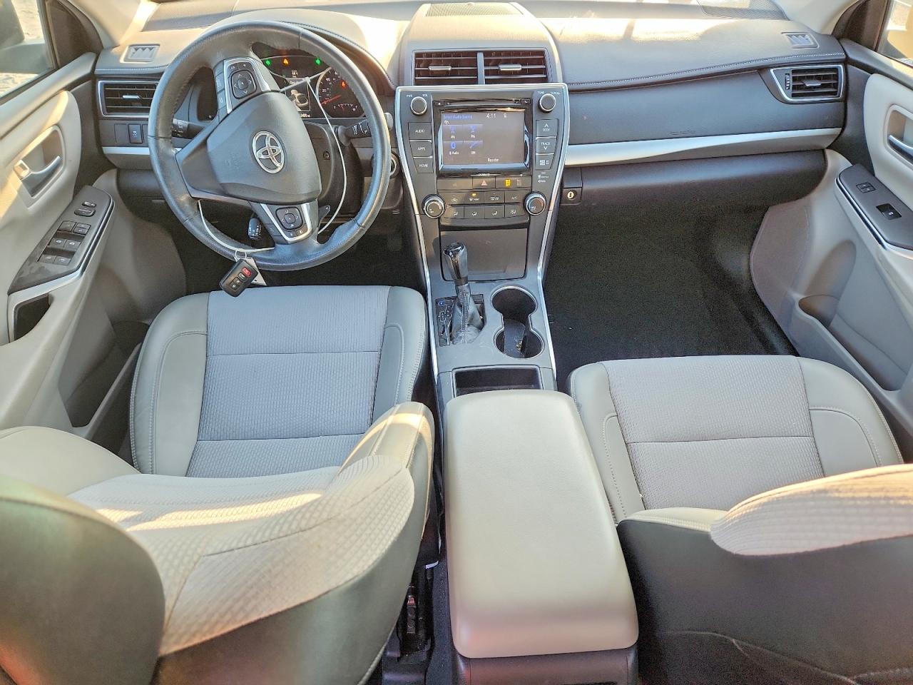 2017 TOYOTA CAMRY LE photo 8