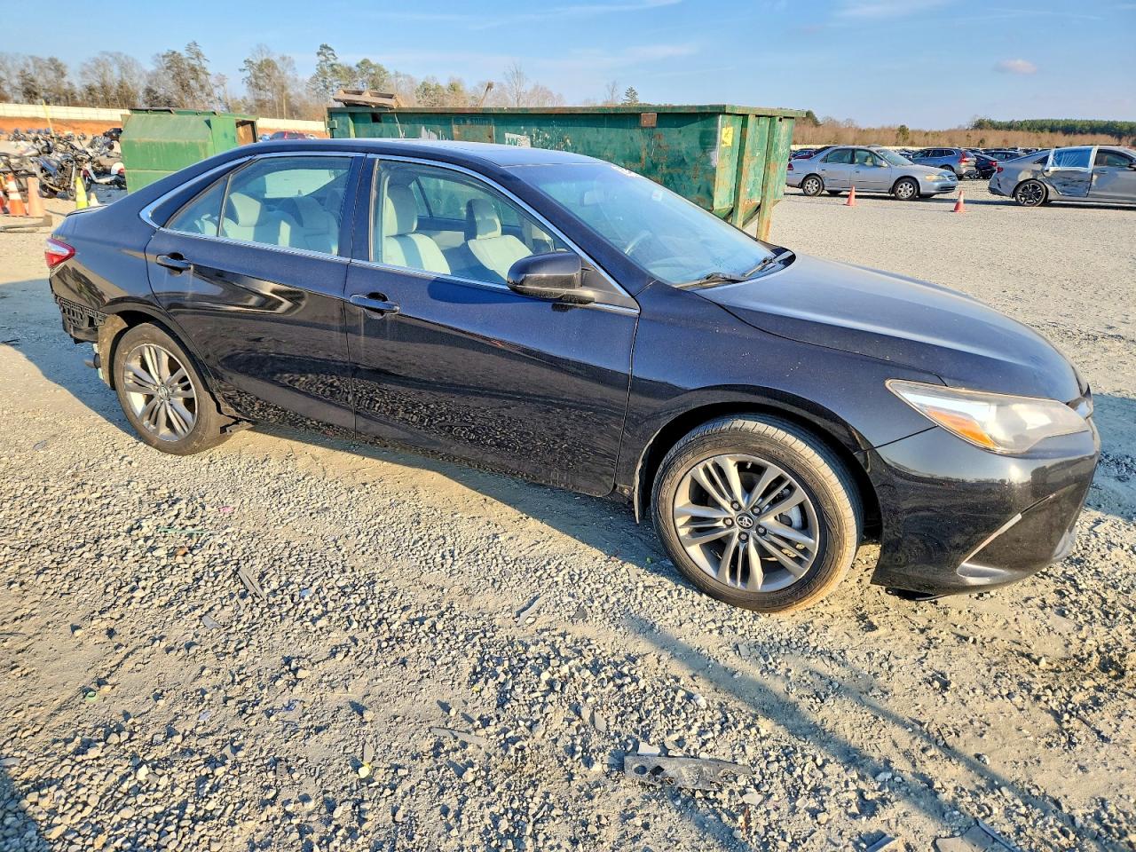 2017 TOYOTA CAMRY LE photo 4