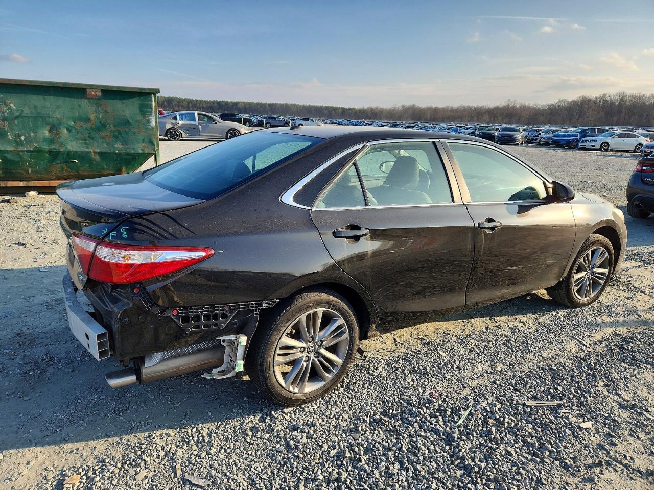 2017 TOYOTA CAMRY LE photo 3