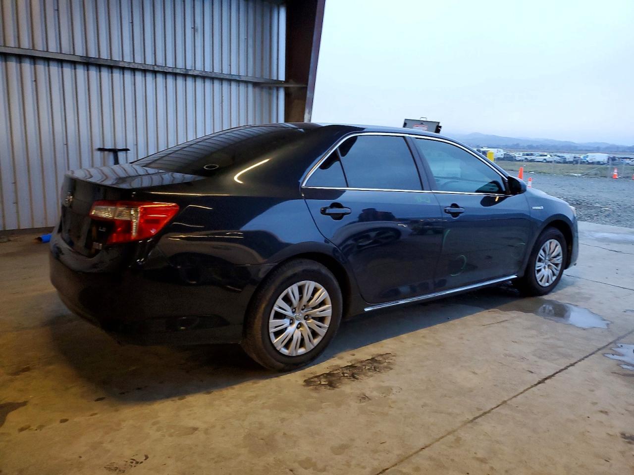 2013 TOYOTA CAMRY HYBRID photo 3
