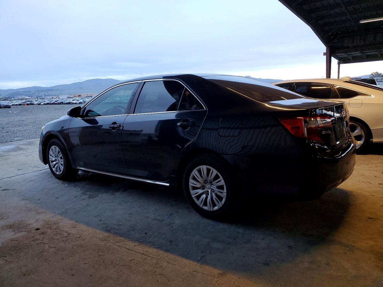 2013 TOYOTA CAMRY HYBRID photo 2