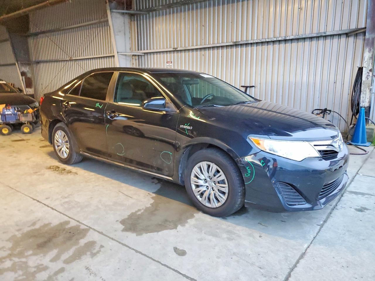2013 TOYOTA CAMRY HYBRID photo 4