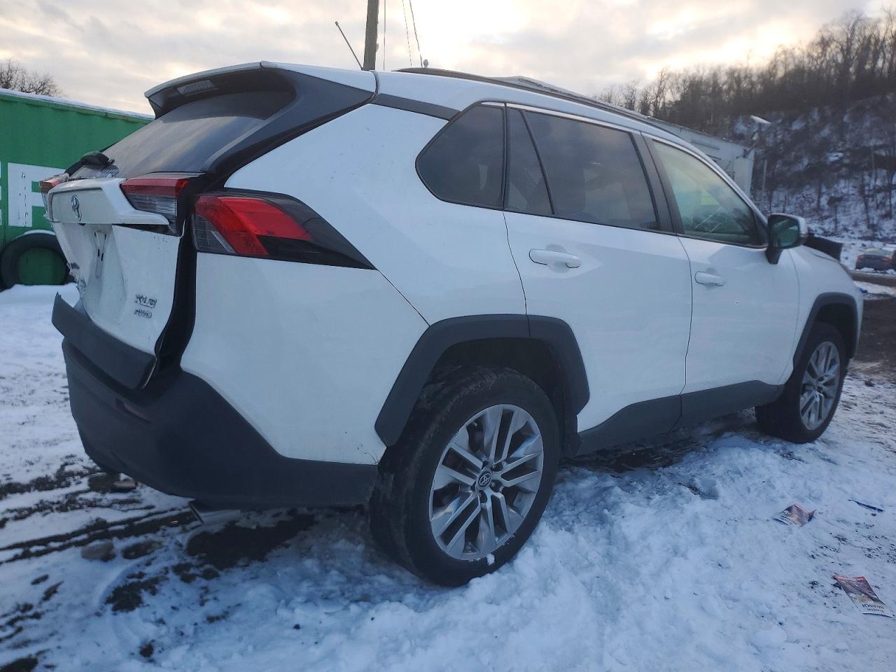 2019 TOYOTA RAV4 XLE PREMIUM photo 3