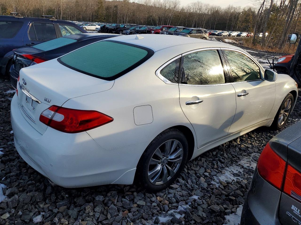 2013 INFINITI M37 photo 3