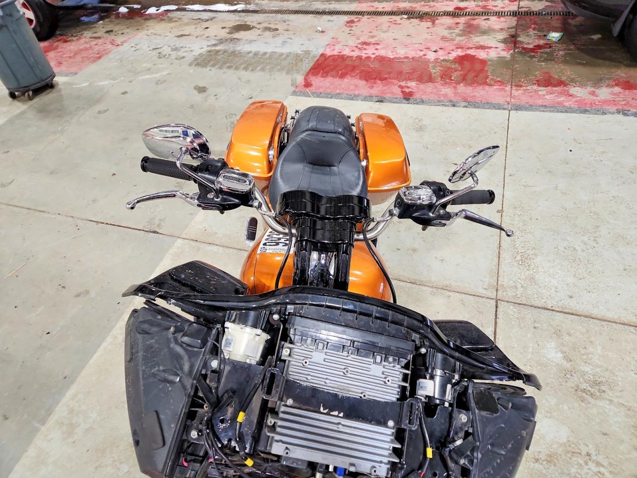 2015 HARLEY-DAVIDSON FLTRXS ROAD GLIDE SPECIAL photo 9