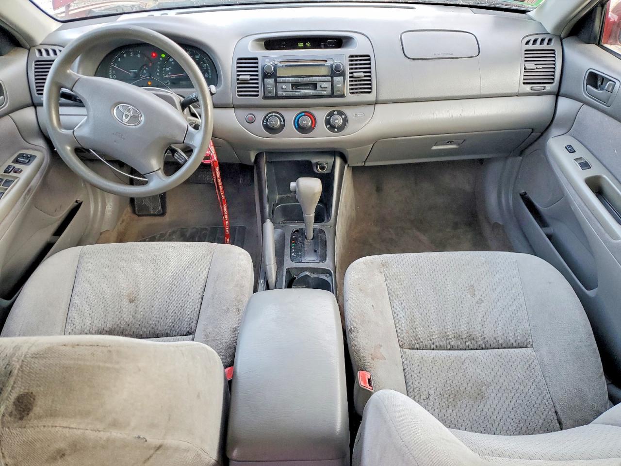 2004 TOYOTA CAMRY LE photo 15