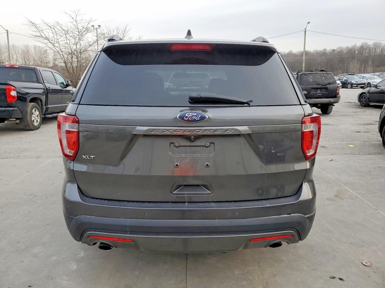 2017 FORD EXPLORER XLT photo 6