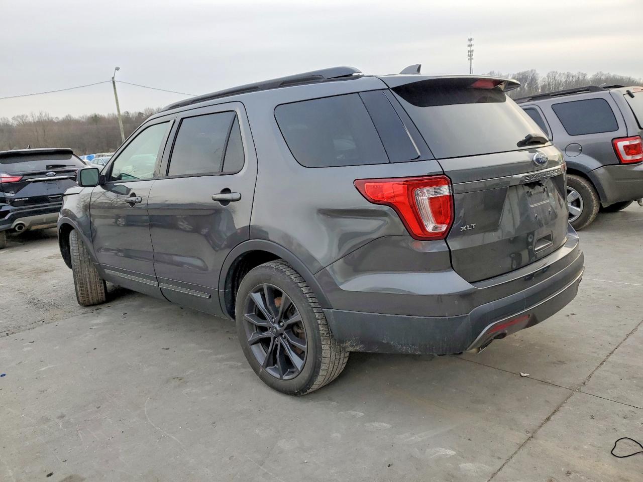2017 FORD EXPLORER XLT photo 2