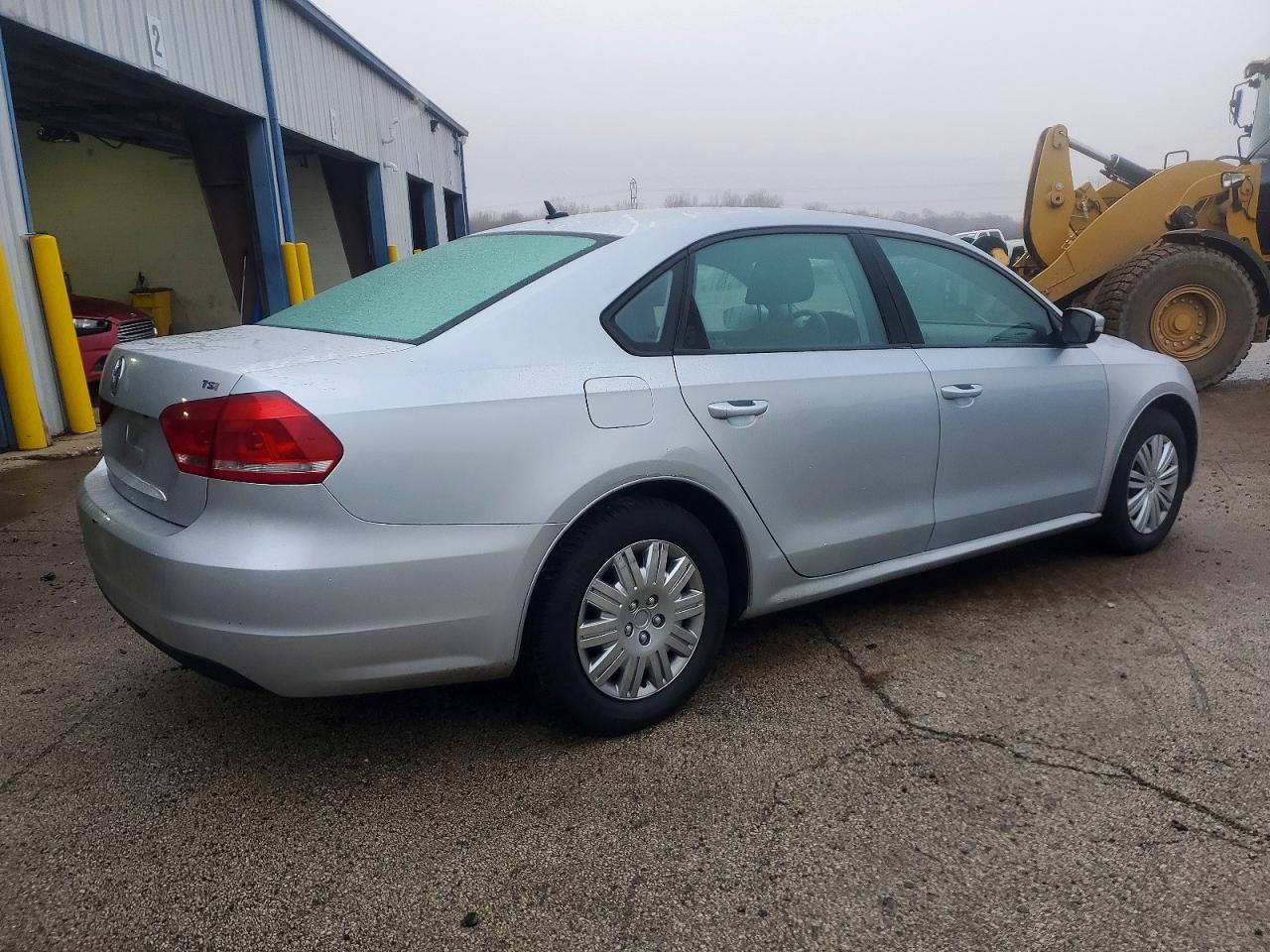 2015 VOLKSWAGEN PASSAT S photo 3