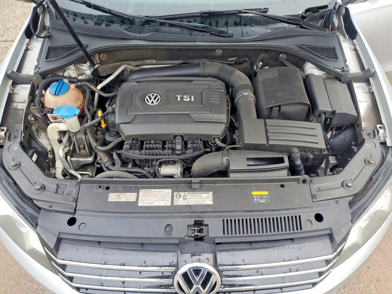 2015 VOLKSWAGEN PASSAT S photo 11