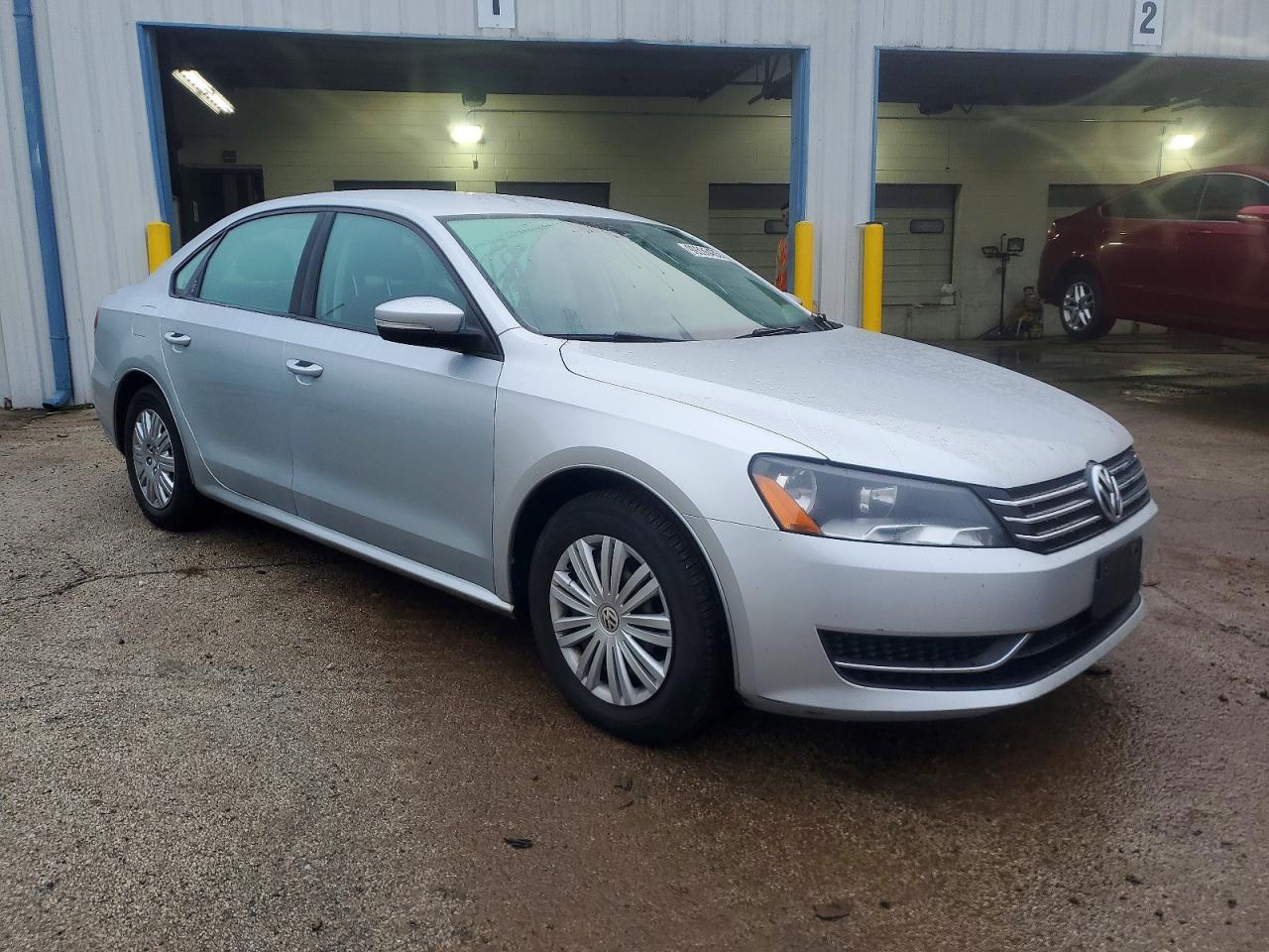 2015 VOLKSWAGEN PASSAT S photo 4