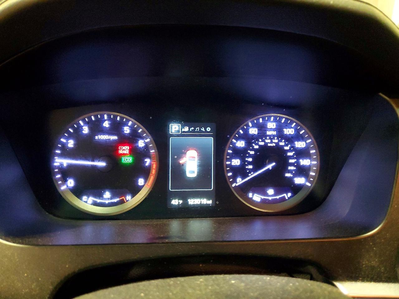 2015 HYUNDAI SONATA SPORT photo 25