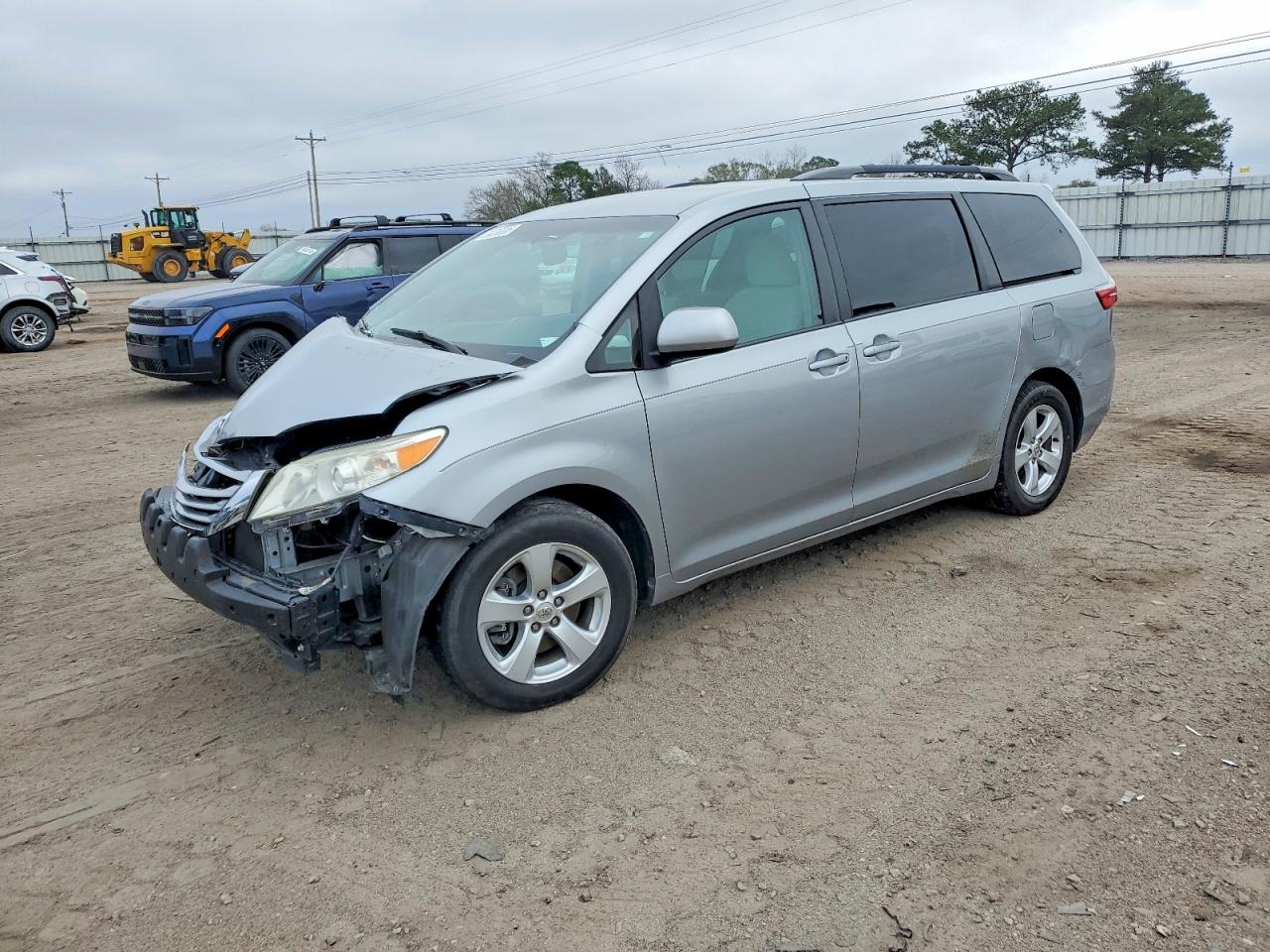 2016 TOYOTA SIENNA