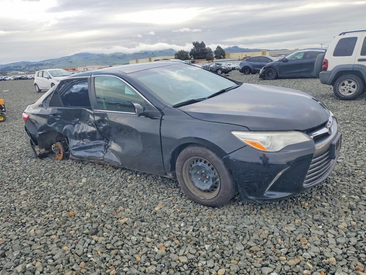 2016 TOYOTA CAMRY LE photo 4